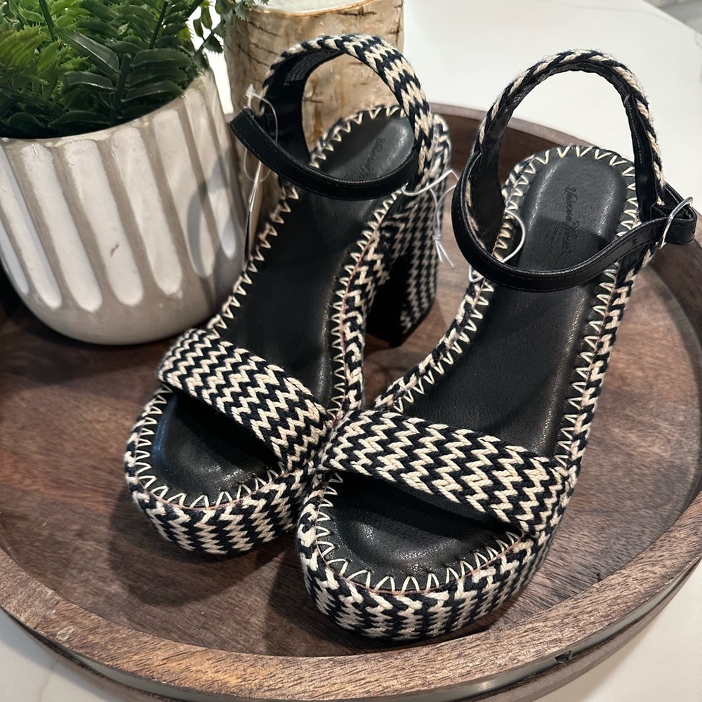 Universals Thread Black “Madeline” Wedge